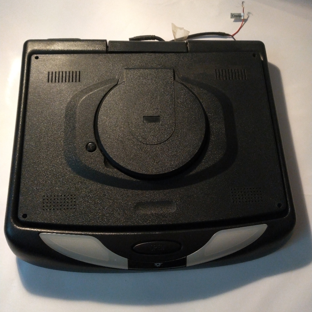 Widescreen monitor w/built-in dvd